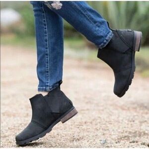 Sorel Emelie Black Leather Chelsea Boots Size 6.5 Ankle Booties Waterproof